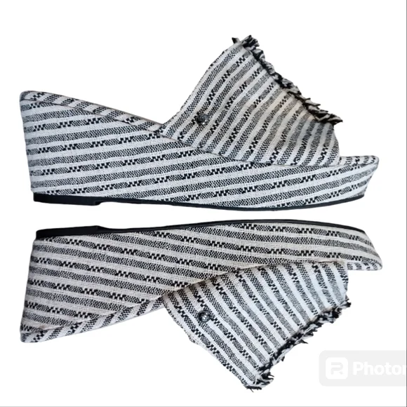 Black & White Striped Wedges Fringe Detail Size 9 Vera Wang - Picture 3 of 15
